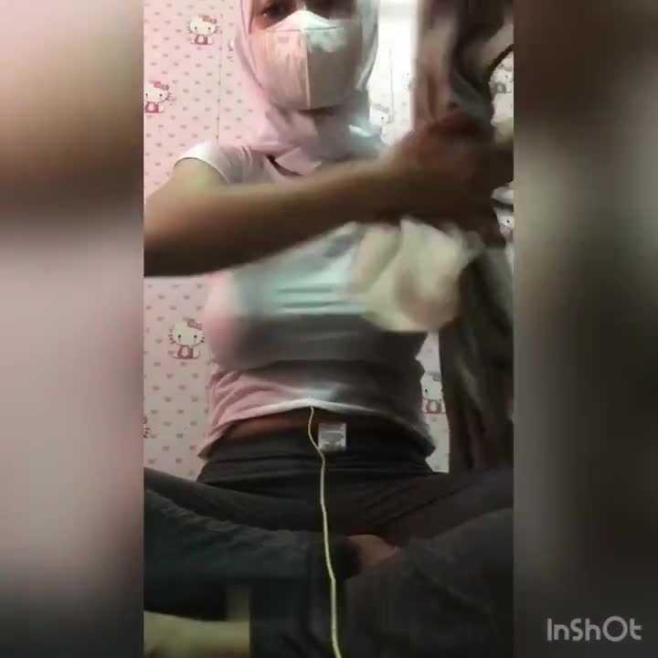 ABG Toge Berhijab Colmek dengan Dildo.mp4