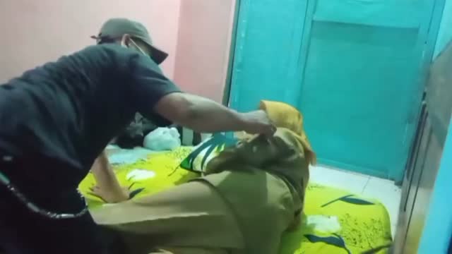 Full Ukhite PNS di pijat Mbah Maryono