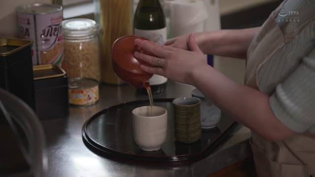 Jav - Istri saya yang berdada besar dan cantik dibuat mencapai klimaks berkali-kali oleh seks dan creampie yang dipicu oleh obat-obatan paman saya. Afrodisiak NTR Kanae