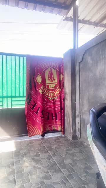 Tante tetangga sebelah gk tahan ajak brondong ngentot di teras rumah siang bolong