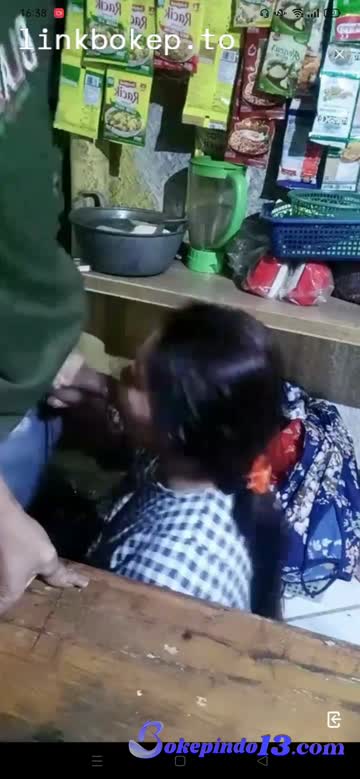Penjaga warung ngew3 sama pembeli pas sepi