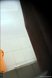 Jilbab cantik pipis di SPBU