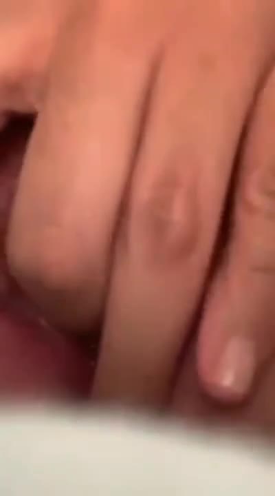 Abg cantik memek pink becek enak