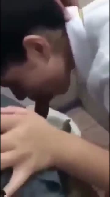 Guru disepongin murid di wc sekolah