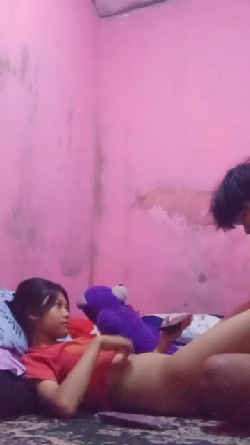 Dek main yuk mumpung mamah ke pasar