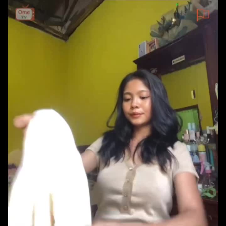 Ometv ganti baju lupa kalo lagi main ome
