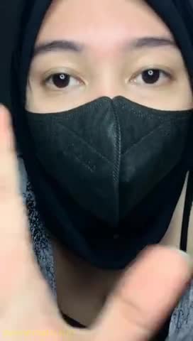 jilbab cantik mulus putih colok memek sempit