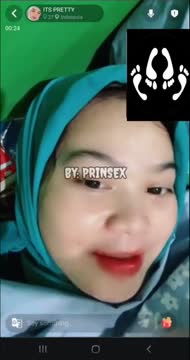 Gokil! VCS Cewek Jilbab Manies Coba Omek Pake Botol - PoopHD