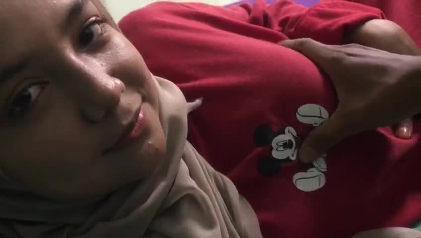jilbab pasrah di grepe.mp4