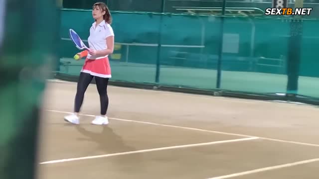 Jav sub indo Payudara besar saat dilepas! Wanita menikah yang dijemput di sekolah tenis di Futakotamagawa adalah Ayumi Natsukawa, wanita jalang yang frustrasi