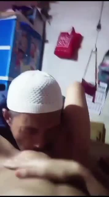 Ketahuan colmek sama bapak bukan nya dimarahin malah dibantuin