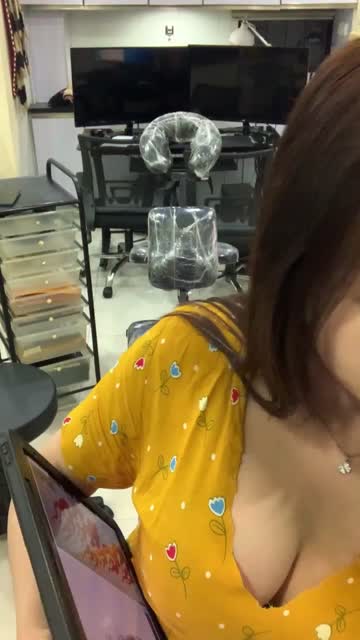 Lanjutan Keyna Cecia ig keyshit Daster kuning belahan bkin gemes
