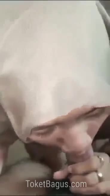 Ukhty sma kaget pertama kali memeknya dimasukin kontol gede.mp4