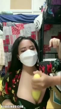 Bokep Berlian Ochi Mainin Payudara Nyepong Timun Besar