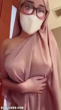 Model Hijab Syalifah Pamer Togenya kegirangan