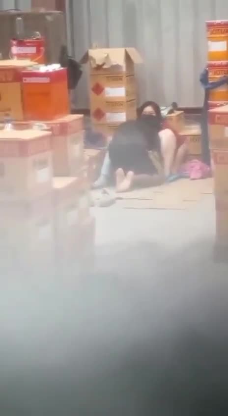 ngintip bos dan karyawan di gudang - PoopHD.mp4