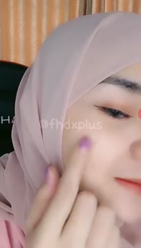 hijab cantik semok live omek .mp4