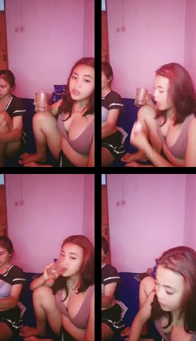 DINI LAGI LIBUR GANTIAN AMA TEMENNYA DIKOSAN. CWOK LU AJAKIN KE KOSAN BIAR BISA GANTIAN NGENTOT DARIPADA SANGE GA ADA KONTOL
