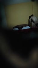 ngintipin kamar mamah mertua yg berisik