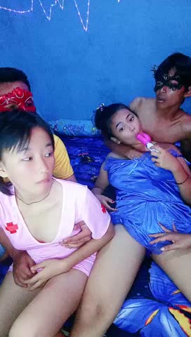 MAMINYA NGAJARIN CARA MAEN KUDA2AN YANG ENAK AMA DINI + TEMENYA - PoopHD