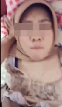 desahan hijab cantik keenakan main 