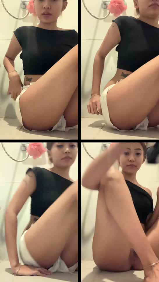 ABG mulus colmek gemes banget desahannya.mp4