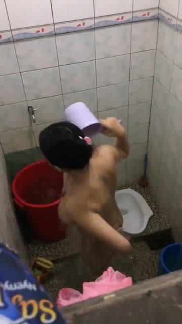 NGINTIP ANAK KOS MANDI 085